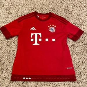 Boys Lewandowski / Bayern Munich Jersey, size youth large